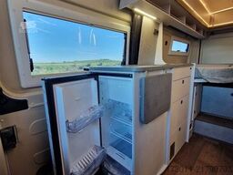 PÖSSL Summit Shine 600L Automat ACC Markise Lithium