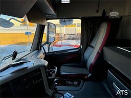 Volvo FM370 box truck w/ full side opening and lift. WAT