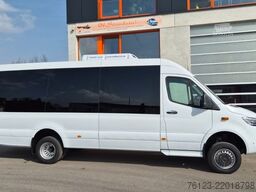 MERCEDES-BENZ 519  Allrad 4 x 4 Lagerfahrzeug Stock 20 Sitzer