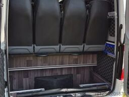 MERCEDES-BENZ 519  Allrad 4 x 4 Lagerfahrzeug Stock 20 Sitzer