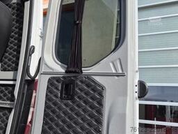 MERCEDES-BENZ 519  Allrad 4 x 4 Lagerfahrzeug Stock 20 Sitzer