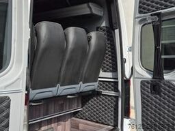 MERCEDES-BENZ 519  Allrad 4 x 4 Lagerfahrzeug Stock 20 Sitzer