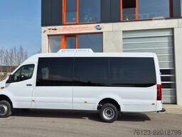 MERCEDES-BENZ 519  Allrad 4 x 4 Lagerfahrzeug Stock 20 Sitzer