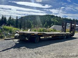 McCauley MAC machinery trailer with hydraulic loading ramps