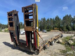 McCauley MAC machinery trailer with hydraulic loading ramps