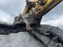 Komatsu PC490LC-11 excavator w/ 2 buckets
