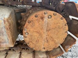 Komatsu PC490LC-11 excavator w/ 2 buckets