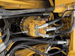 Komatsu PC490LC-11 excavator w/ 2 buckets