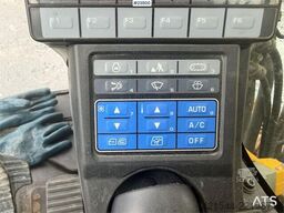 Komatsu PC490LC-11 excavator w/ 2 buckets
