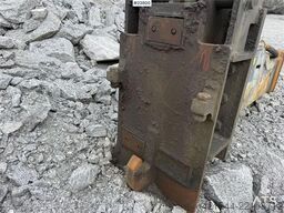 Komatsu PC490LC-11 excavator w/ 2 buckets