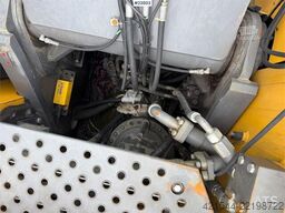 Volvo ECR305CL excavator w/ GPS, sanding bucket and roto