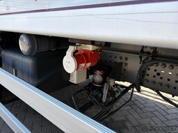 Mercedes-Benz Antos 1924 + CARRIER SUPRA 1150 + 2 COMPARTIMEN...