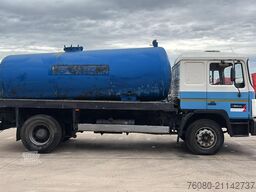 MAN 18.232 (MANUAL PUMP / POMPE MANUELLE / 11.000L)