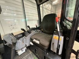 Kubota U 27-4
