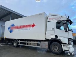 Renault 18-pallet box truck with Bussbygg body