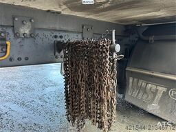 Renault 18-pallet box truck with Bussbygg body