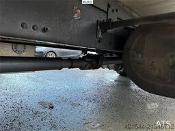 Renault 18-pallet box truck with Bussbygg body