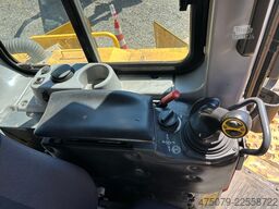 KOMATSU D 65 PX - 18 **Ketten und Laufwerk NEU**