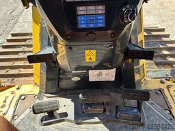 KOMATSU D 65 PX - 18 **Ketten und Laufwerk NEU**