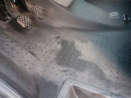 VOLKSWAGEN T6.1 Transporter Kombi FWD/9 Sitze/Klima/FN:180