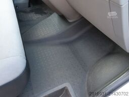 VOLKSWAGEN T6.1 Transporter Kombi FWD/9 Sitze/Klima/FN:180