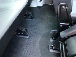 VOLKSWAGEN T6.1 Transporter Kombi FWD/9 Sitze/Klima/FN:180