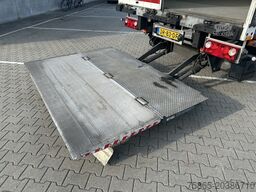Schmitz Cargobull SCB S3B / Box / Loadlift / 2x Liftas / APK 03-26