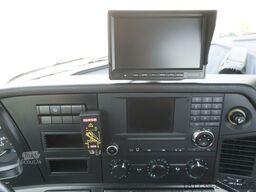 Mercedes-Benz Arocs 2633 flatbed truck / Crane FASSI