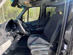 Mercedes-Benz Sprinter Minibus – 11 seats – Two sets of tires