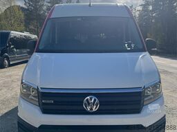 Volkswagen Crafter Minibus – 11 seats – Wheelchair lift