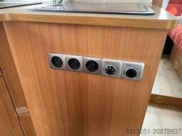 BÜRSTNER Ixeo T 664 Solar+Markise+Wechselr.+Hubbett