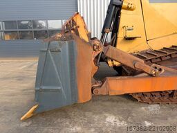 Caterpillar D8T