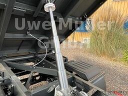 FUSO Canter 3 C 15 mit 3-Seitenkipper