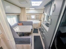 HOBBY De Luxe 545 KMF FUßBODENERWÄRMUNG, AUFLASTUNG