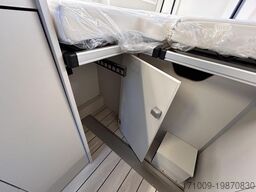 WESTFALIA Columbus 600 E 140 PS ATG Skyview SOLAR Markise