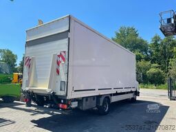 Mercedes-Benz 1222