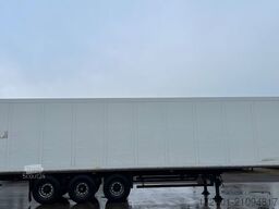 SCHMITZ CARGOBULL SKO24 / Trockenkoffer / Koffer / Rolltor