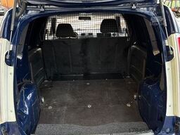 SKODA Roomster Praktik 1.2 tsi 89T km HU 09/27 AHK