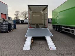 VOLVO 8x2 mit Schwerlast-Ladebordwand Rampe Stapler