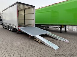 VOLVO 8x2 mit Schwerlast-Ladebordwand Rampe Stapler