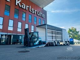 VOLVO 8x2 mit Schwerlast-Ladebordwand Rampe Stapler