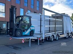 VOLVO 8x2 mit Schwerlast-Ladebordwand Rampe Stapler
