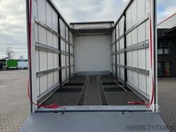 VOLVO 8x2 mit Schwerlast-Ladebordwand Rampe Stapler