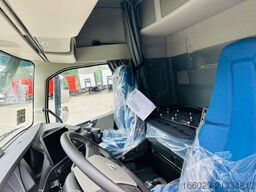 VOLVO 8x2 mit Schwerlast-Ladebordwand Rampe Stapler