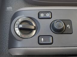 DAF LF 12.210 18-pallet container with tail