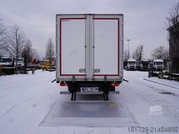 Renault D280 16T / Box truck 18 EPAL / Tail lift
