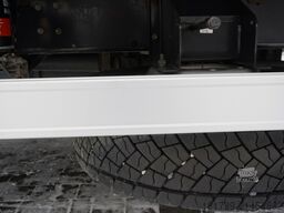 Renault D280 16T / Box truck 18 EPAL / Tail lift