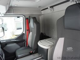 Renault D280 16T / Box truck 18 EPAL / Tail lift