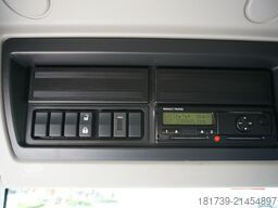 Renault D12 Euro 6 / 18 pallets / Tail lift/ 2017