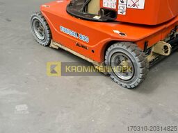 JLG Toucan 800A